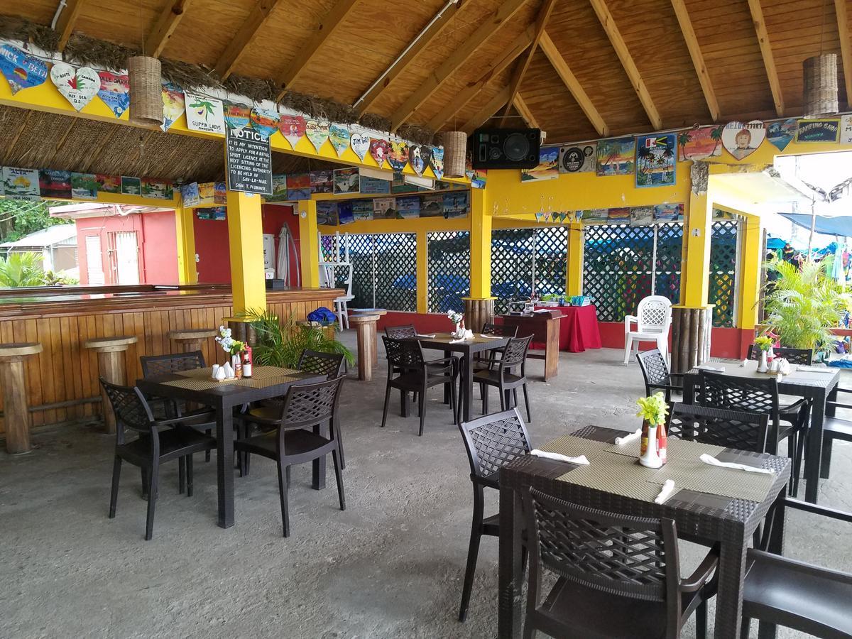 Roots Cafe Rooms Negril Eksteriør billede